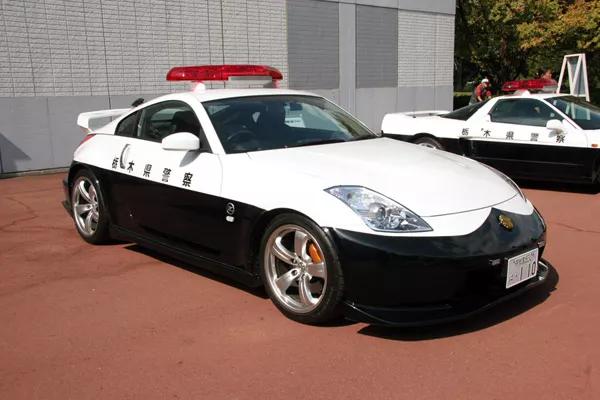 The force uses the ultimate Nismo version Nissan 350Z Police Car on the Road