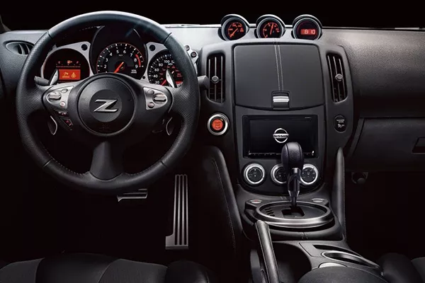 A picture of the interior of the Nissan 370Z