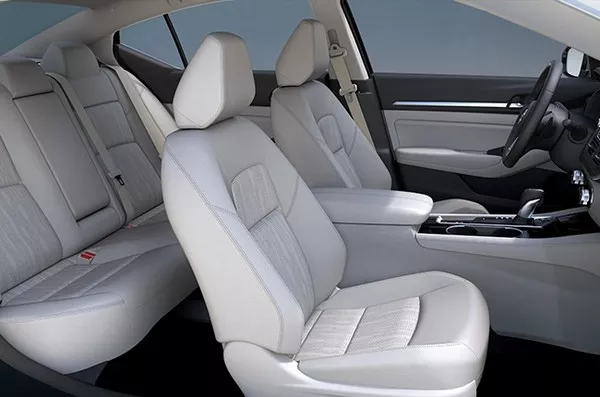 2019 Nissan Altima seats