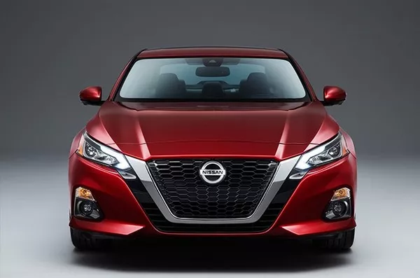 2019 Nissan Altima front view
