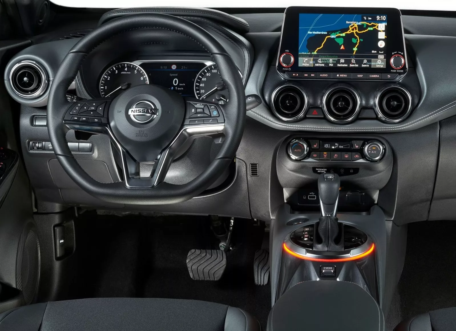 Nissan Juke interior view