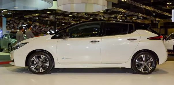 Nissan Leaf 2018 side view