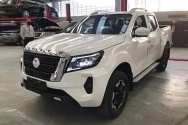 A white Nissan Navara that could be the model for 2021