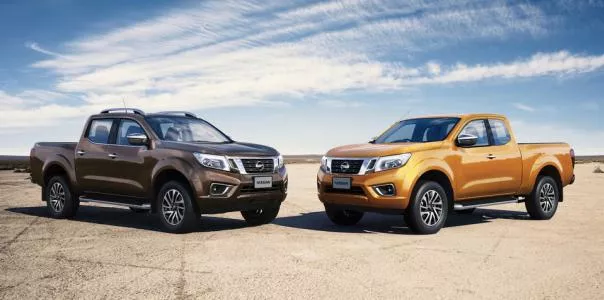 Angular front of 2 Nissan Navara NP300