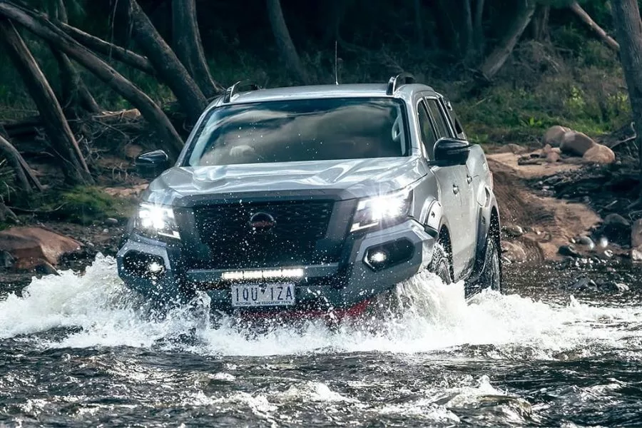 Nissan Navara Pro-4X Warrior front vire