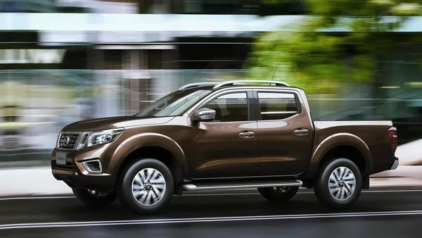 Nissan Navara side view
