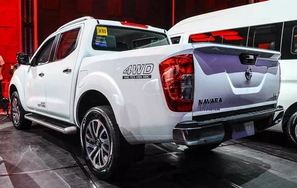Nissan Navara 2018 rear view