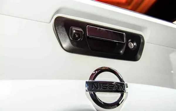 Nissan Navara 2018 tailgate