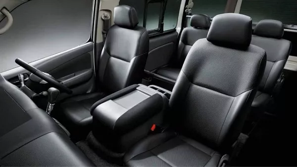 Nissan UV350 Rider Interior 