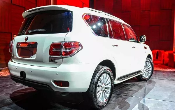 Nissan Patrol Royale 2018 angular rear