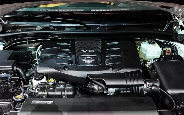 Nissan Patrol Royale 2018 engine