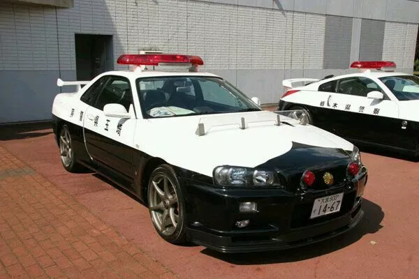 The ultimate Skyline GT-R. Nicknamed Godzilla Nissan Skyline GT-R R34 on the Road