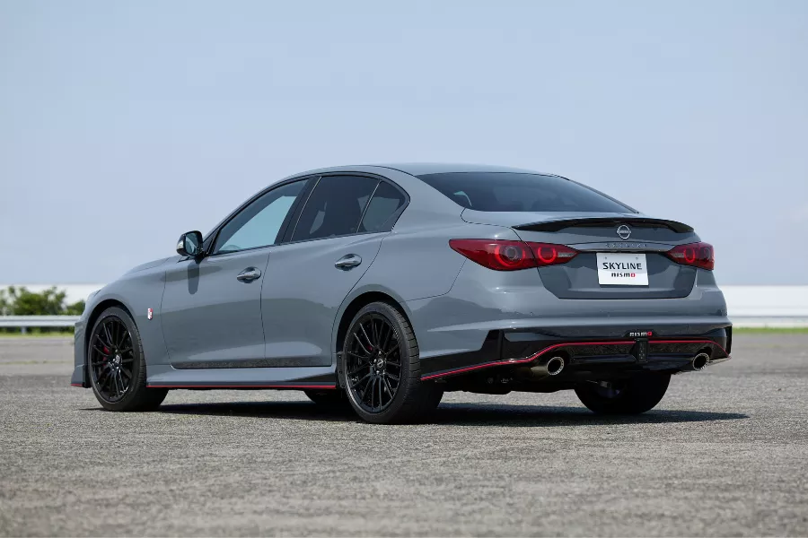 Nissan Skyline rear view