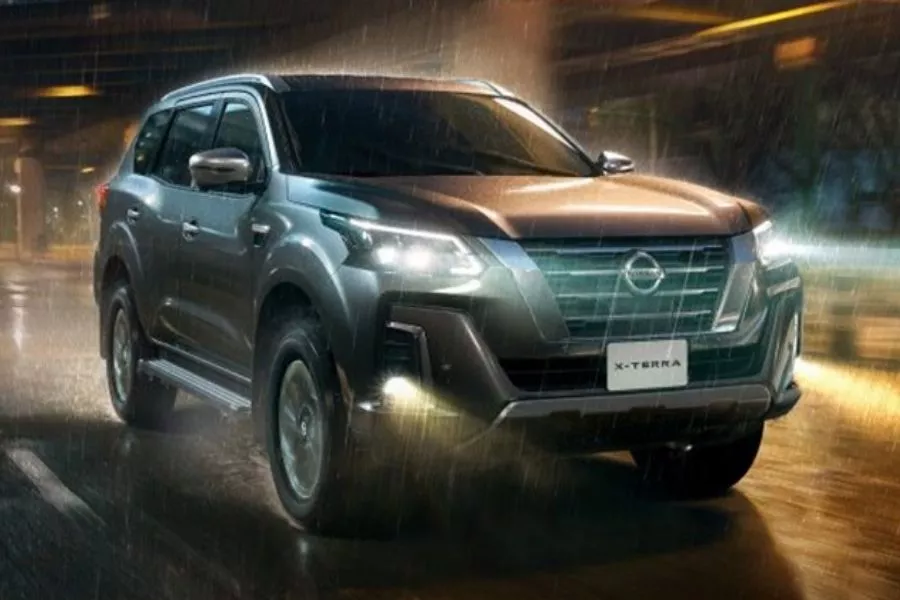 Nissan Terra front view
