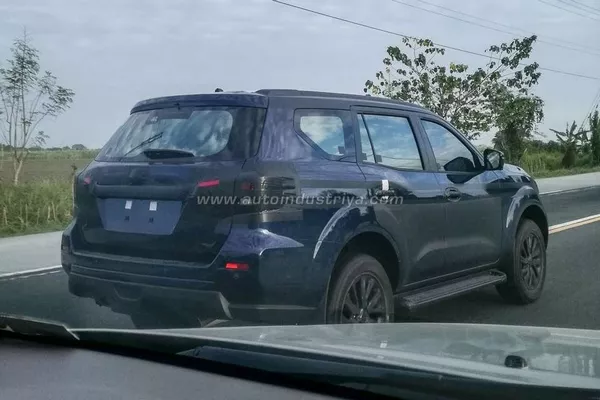 pickup-based Nissan Terra 2019 spy shots