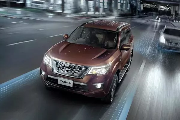 Nissan Terra front view