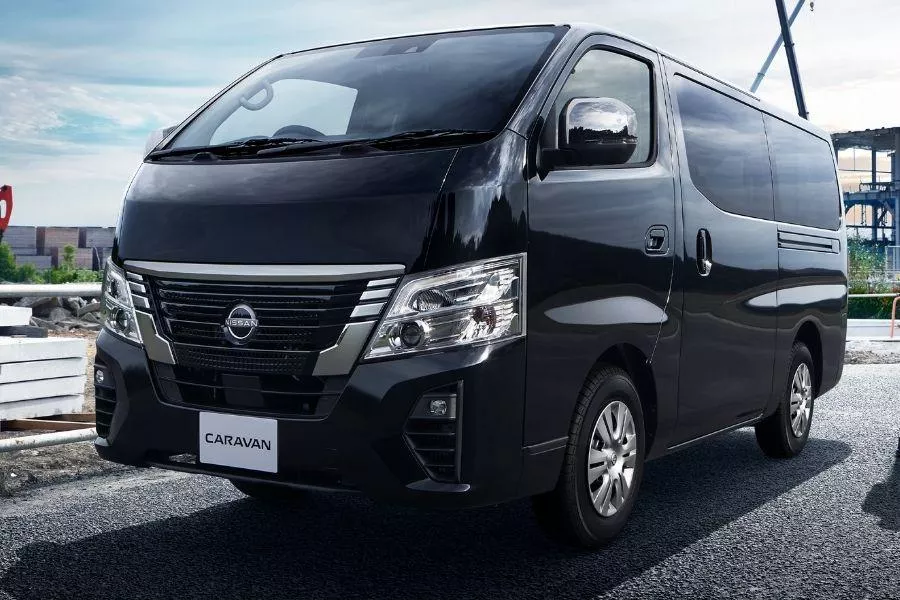 2022 Nissan Urvan front view