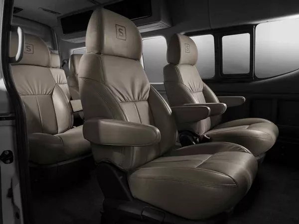 Nissan Urvan Premium S 2018 seating