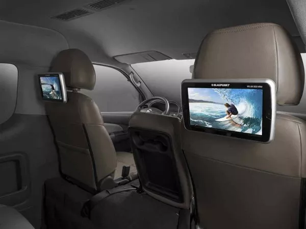 Nissan Urvan Premium S 2018 10.1’’ monitors at its rear seating row
