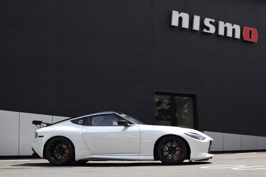 A picture of the Nissan Z Nismo from the side