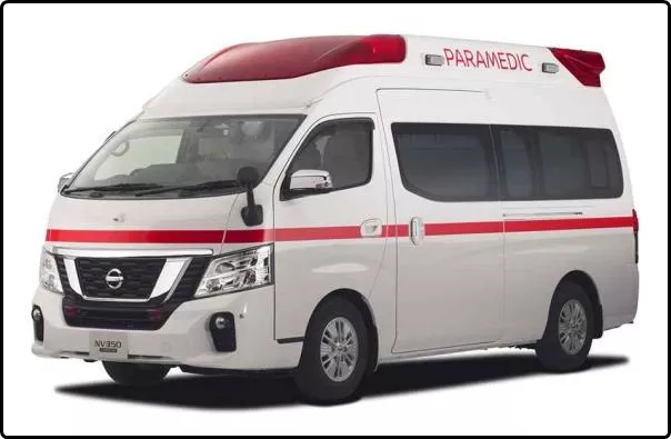 Angular front of the Nissan NV350 Paramedic 2018