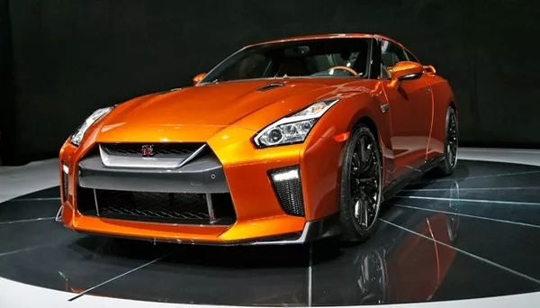 Nissan GT-R 2018 Premium Edition angular front