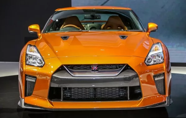 Nissan GT-R 2018 Premium Edition front view