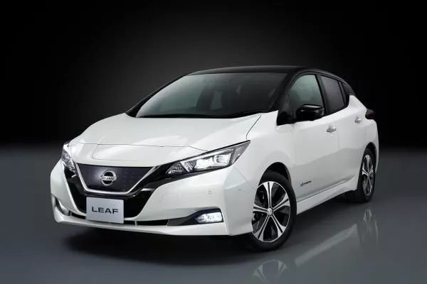 Angular front of a white Nissan Leaf 