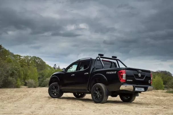 angular rear of the Nissan Navara Trek-1° 