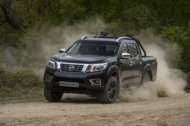 angular front of the Nissan Navara Trek-1° 