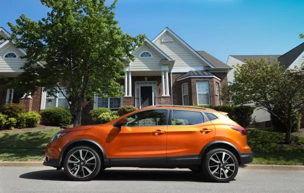 Side view of the Nissan X-Trail