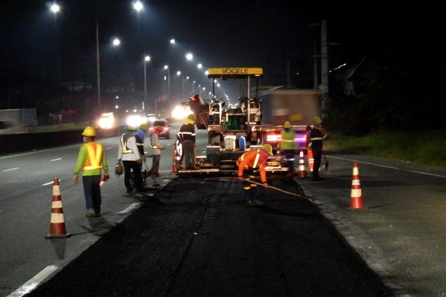 NLEX Corporation road at night