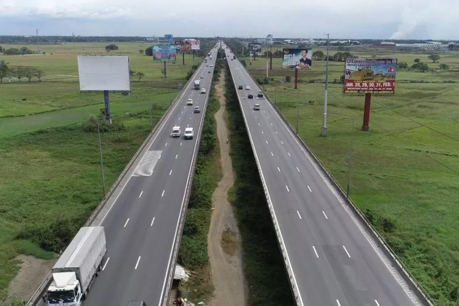 Candaba Viaduct road by NLEX