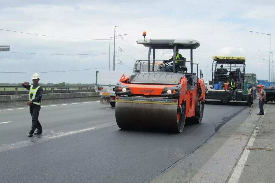 A picture of pavement repair on NLEX