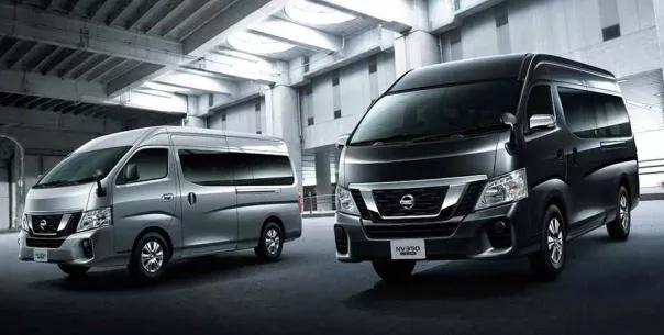 Angular front of 2 Nissan NV350 Urvan Premium 2018 