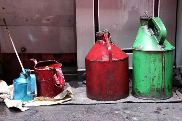 oil cans