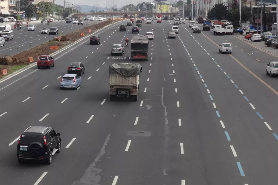 A picture of the old lane markings for Commonwealth Avenue.