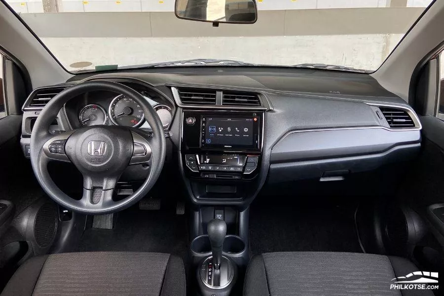 A picture of the old Honda BR-V's front cabin.