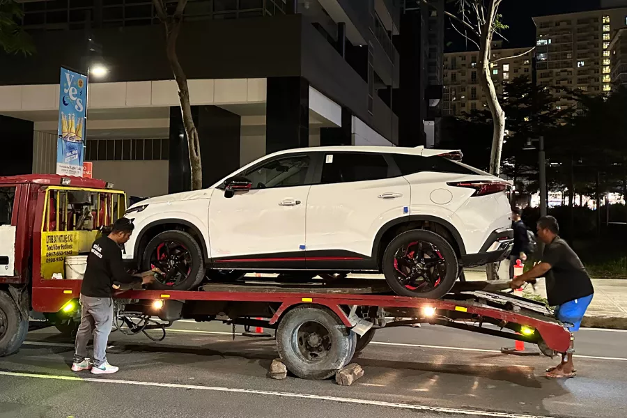 Omoda 5 on a flatbed truck. 