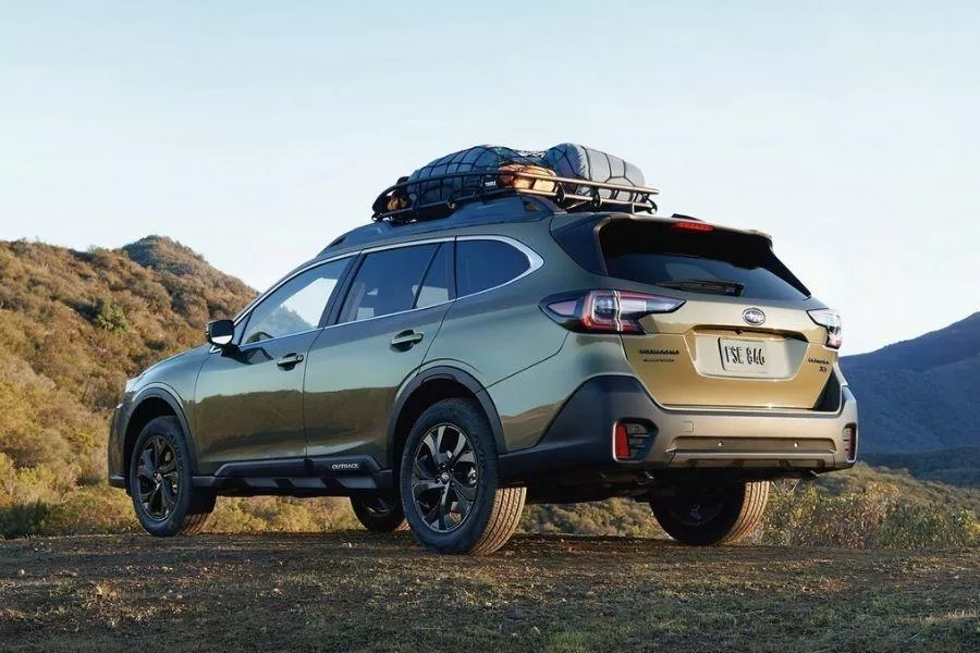 A picture of the rear of a 2022 Outback with roof rails