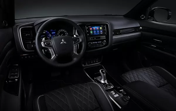Mitsubishi Outlander PHEV 2019 facelift interior