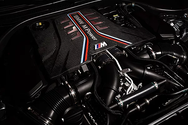 A picture of the BMW M5's engine