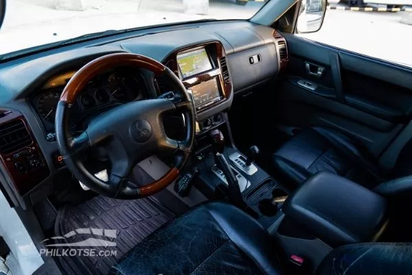 pajero lwb interior dash
