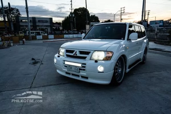 pajero lwb light on