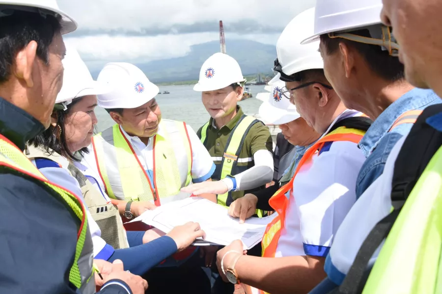 A picture of DPWH executives and engineers