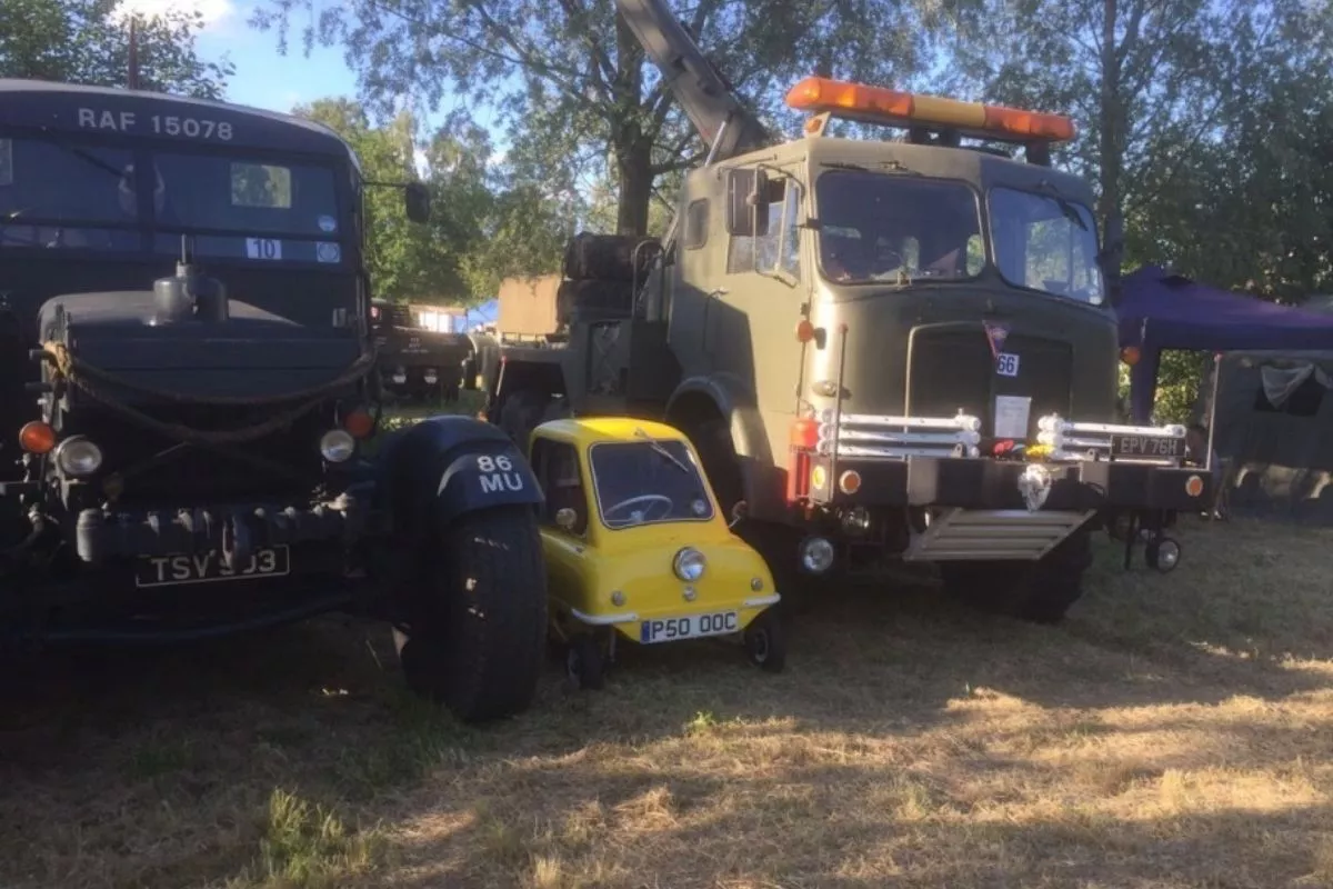 Peel P50 in between trucks