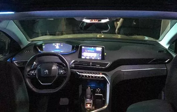 Peugeot 5008 2018 interior