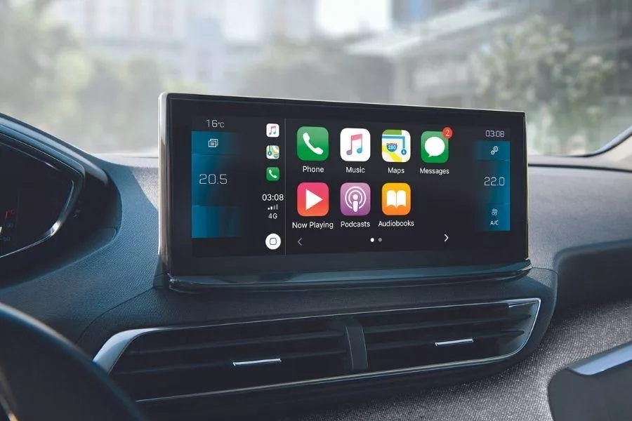 A picture of the 2022 Peugeot 5008's headunit