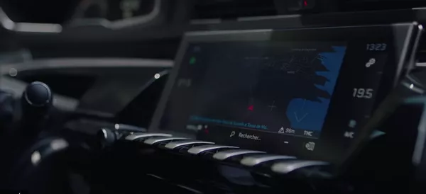touchscreen of Peugeot 508 SW 2019
