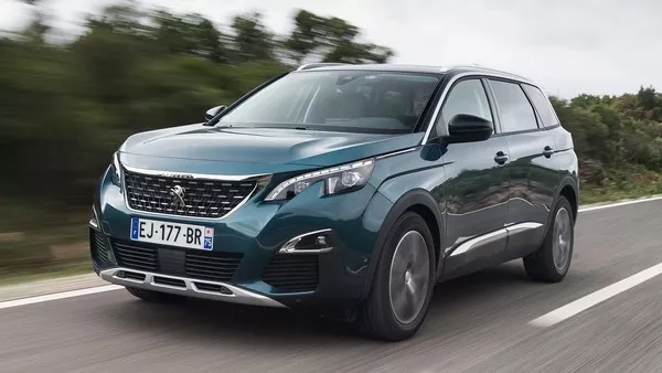 Peugeot 5008 2018 on road